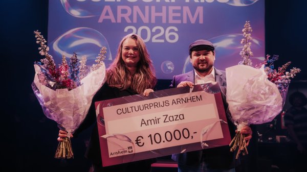 Uitnacht Arnhem verrast en verbindt; filmmaker Amir Zaz wint Cultuurprijs