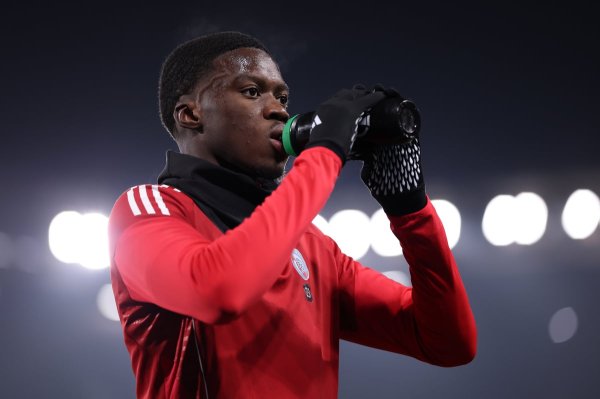 Chelsea signing flies into London to finalise Deadline Day arrival