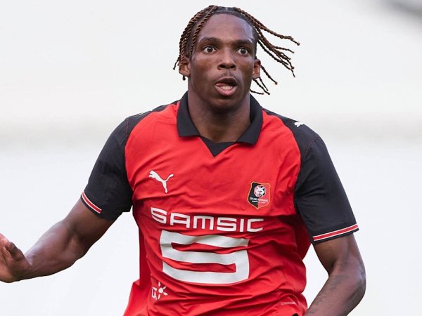 «Ливерпуль» опередил «Челси» в борьбе за французского защитника