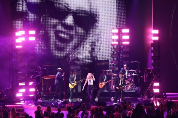 Grammys live updates: Trevor Noah hosts as awards and performances begin