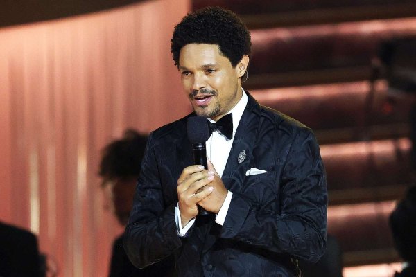 Grammys 2026 Live Updates: Audience Applauds Trevor Noah's Dig at Nicki Minaj's White House Appearance