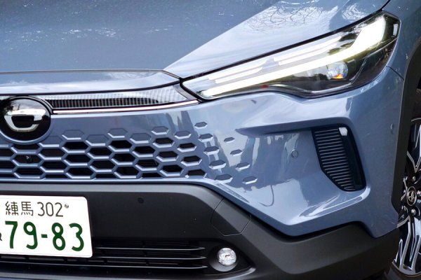 「一番売れているカローラ」どう進化？ 日本初“未来のウインカー”搭載 充実装備で400万切り！ 乗ってわかった“意外な欠点”（乗りものニュース） - Yahoo!ニュース