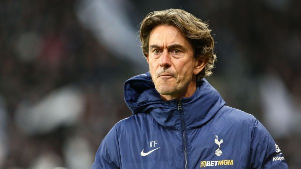 Tottenham submit £30m offer for Barcelona star as Spurs 'push hard' for deadline day deal