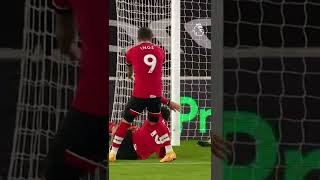 CHE ADAMS TAKES ONE TO THE HEAD-NO FOUL SAYS REFEREE/premier league wtf's