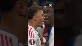 Le coup de casque de Ruben Kluivert, sur un nouveau service d’Adam Karabec, pour faire le break 👊