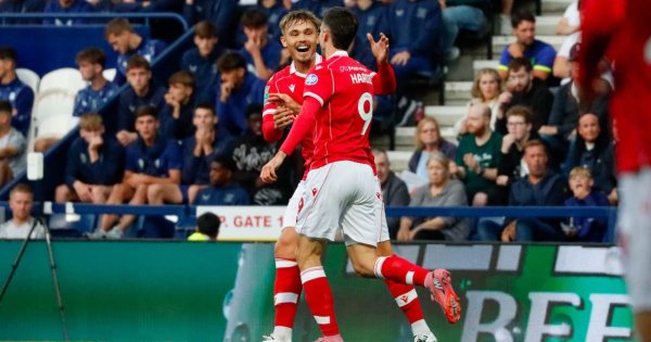 'Ryan's not going anywhere unless we bring one in' - Wrexham boss on Hardie's future