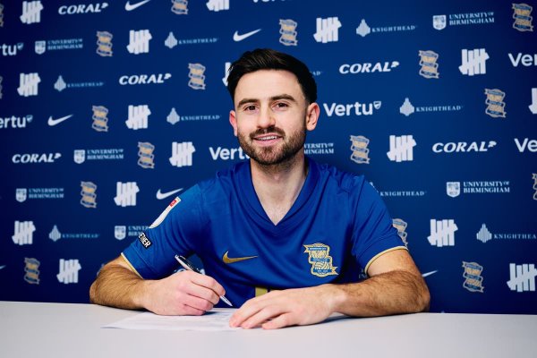 Birmingham City snap up Sunderland promotion hero before transfer deadline