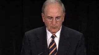 Senator George Mitchell accepts the Scales of Justice Award