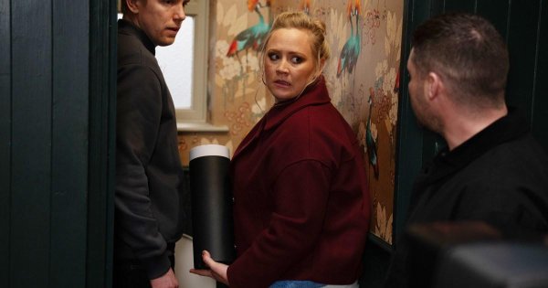 Robert and Tracy caught in the toilets up to no good together in Emmerdale