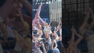 원래 퀸은 마지막에 등장하는 법👸🏻 흠뻑쇼 과천 마지막날을 장식한 게스트는 바로 씨엘! | 얼루어코리아 Allure Korea #씨엘 #CL #투애니원 #2ne1 #흠뻑쇼