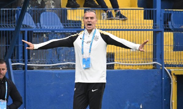 De ce Daniel Pancu a îngenuncheat în faţa jucătorilor, în vestiar: "Vă spun" - Antena Sport