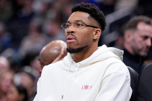 Warriors relieved, hopeful as they make a big deal while keeping Giannis door open