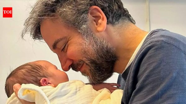 ‘How I Met Your Mother’ star Josh Radnor and wife Jordana Jacobs welcome their first baby | - The Times of India