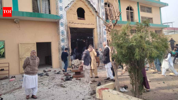 Big blast rocks Pak: At least 24 killed, over 100 hurt in explosion at packed Shia meeting hall - The Times of India