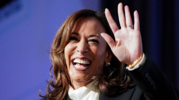 Harris relaunches her old ‘Kamala HQ’ account as an online organizing project | CNN Politics
