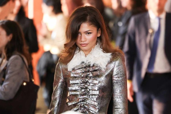 Zendaya Debuts a Major Pixie Hair Transformation in a Plunging Blazer