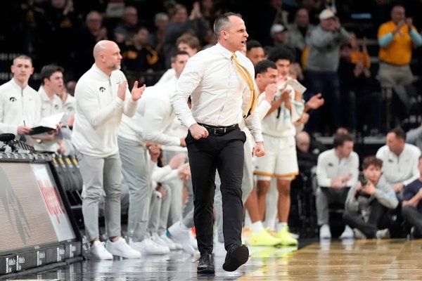 Iowa basketball injury report is clean vs. Northwestern