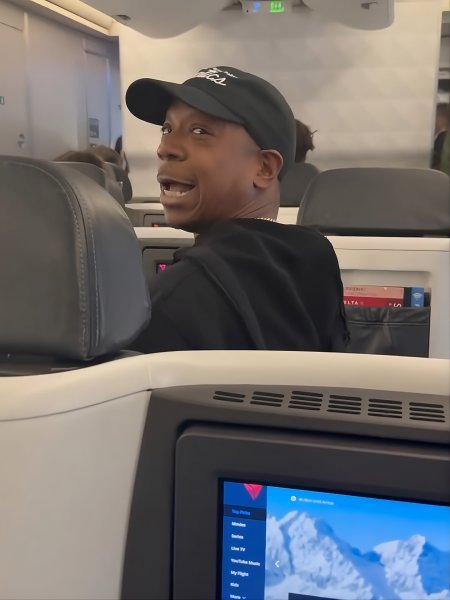 20-Year Queens Rap Feud Combusts In Delta Business Class Cabin, Ends In Pillow Fight And Ejection - View from the Wing