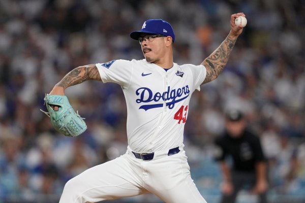 Twins add Liam Hendriks on minor league deal, acquire Anthony Banda from Dodgers for bullpen help
