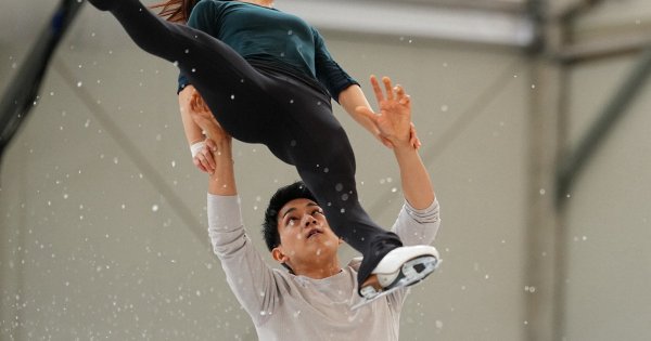 三浦、木原組と長岡、森口組が調整　フィギュアスケート ミラノ・コルティナ五輪  ［写真特集1/39］ | 毎日新聞