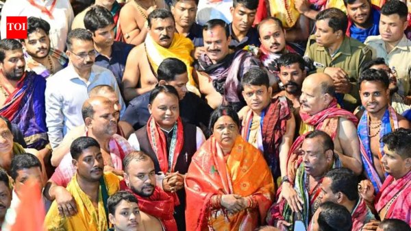 Servitors’ scuffle fails to stall Shivratri celebrations at Lingaraj Temple | Bhubaneswar News - The Times of India