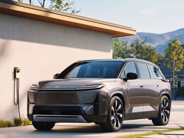 トヨタが3列シートSUV「ハイランダー」を発表、日本でクルーガー復活なるか。まずはBEVを北米でワールドプレミア（Webモーターマガジン）｜ｄメニューニュース