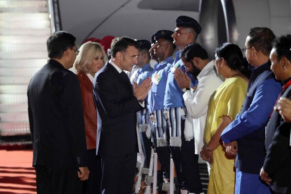 Emmanuel Macron en visite en Inde, avec à la clé la vente de 114 chasseurs Rafale