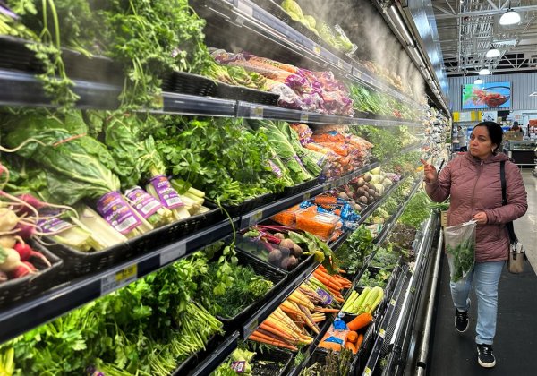 U.S. economic growth weaker than thought in fourth quarter with government shutdown, consumer pullback