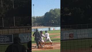 #whitesox top prospect Sam Antonacci goes the other way ripping a 💣 to left-center field!