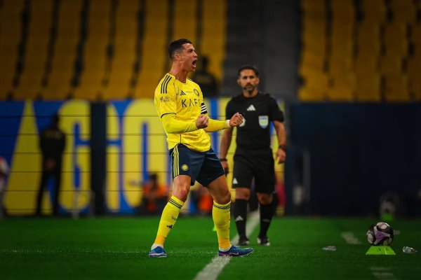 📹 CR7 bags a brace, tops 500 goals after turning 30 and Al-Nassr go top