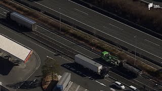 新東名本線への流入ランプで路肩に駐車の大型トラックに大型トラック衝突 下り線静岡SA4時間半閉鎖＝静岡市葵区