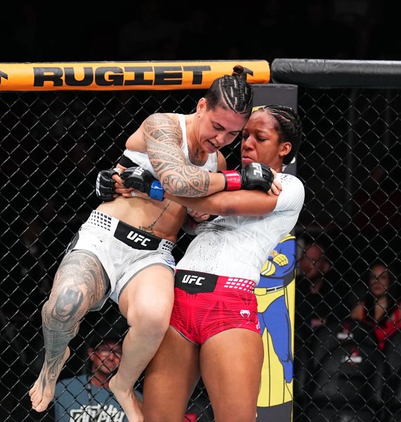 Video! UFC Houston fight ends with vicious slam into rear-naked choke submission