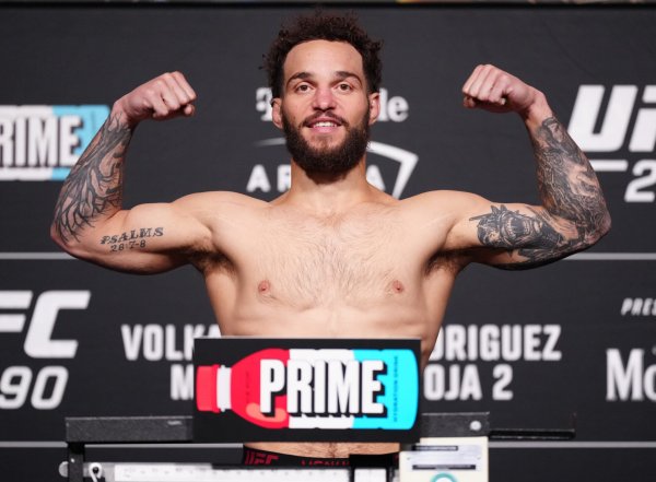 UFC re-signs fighter for UFC Houston bout after rare brain disease cancelled debut against ex-champion