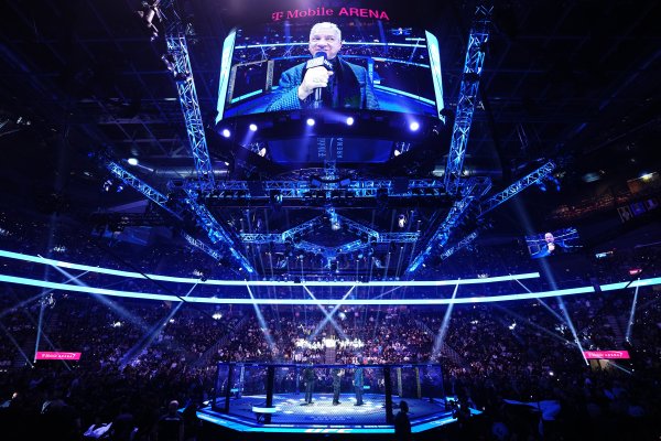 Lightweight bonus machines booked for Holloway vs. Oliveira 2 card