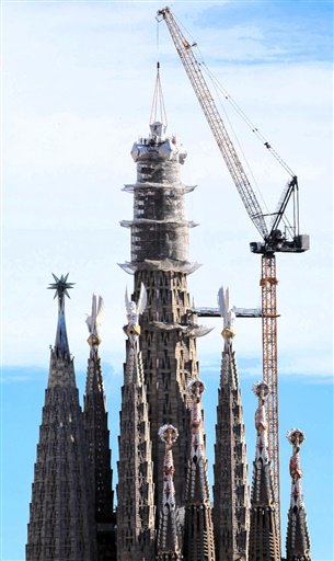 頂上に最後の部品、高さ１７２・５メートルに　サグラダ・ファミリア教会 | 全国のニュース | 福井新聞Ｄ刊