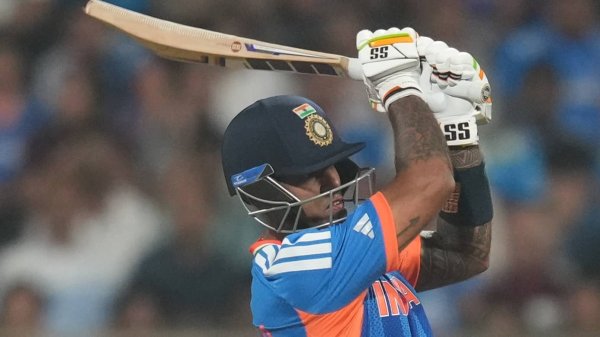 Sanjay Manjrekar Points Big Problem With Suryakumar Yadav Ahead of Super 8 Clash vs South Africa: 'Pulled Down Shutters'