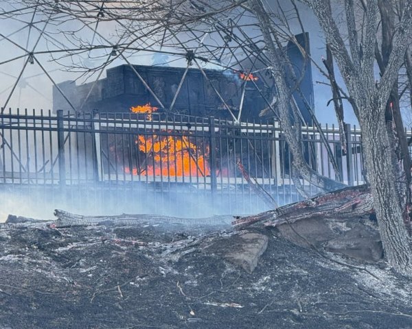 I-25 closed, homes, schools and businesses evacuated after grass fire sparks north of Denver