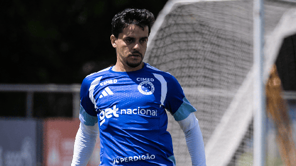 Fagner enfrenta o Corinthians pelo Cruzeiro; atleta nunca venceu a ex-equipe