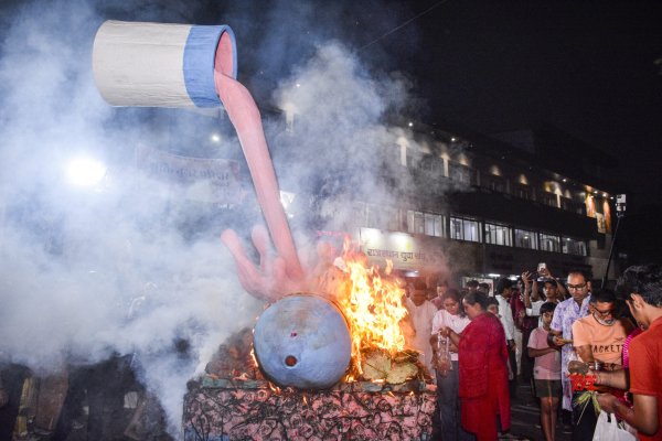 Surat: Holika Dahan at Parvat Patiya #Gallery - Social News XYZ