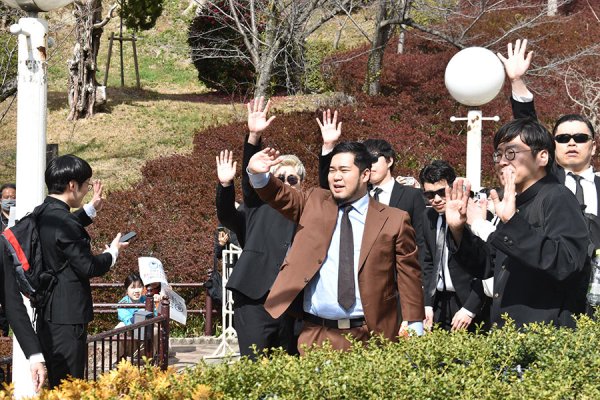 約6800人動員「クセひらパー」再び、松井ケムリの1人参加にツッコミも | Lmaga.jp