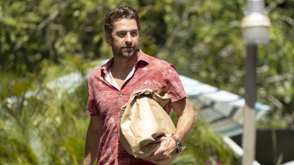 What To Watch Tuesday: Scott Speedman Is R.J. Decker, Martin Clunes Visits Best Medicine, NCIS-Verse Returns, And More - TVLine