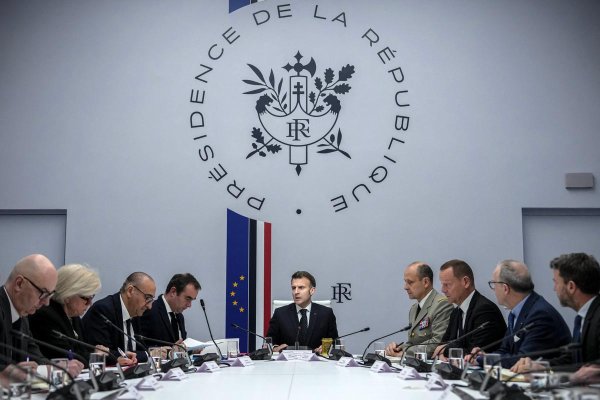 Conseil de défense : « Je n’ai malheureusement personne vers qui me tourner. Quelle était la question ? »