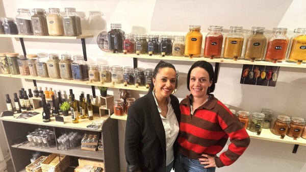 Nouveaux parfums épicés : une boutique propose des sels de Gruissan et 60 épices à Narbonne