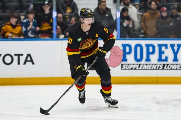 Canucks agree to trade Tyler Myers to Stars for 2 draft picks: Sources