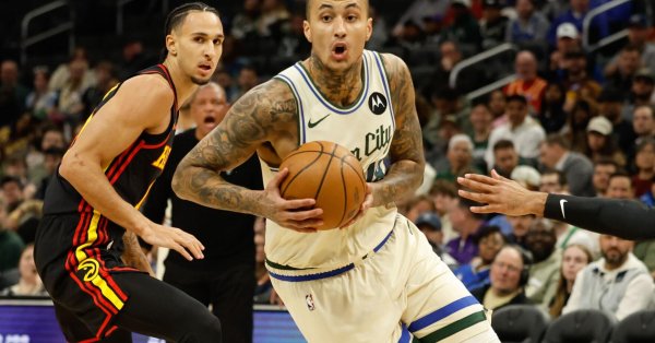 Hawks Bucks Basketball