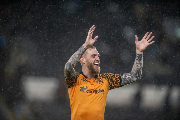 Gordon Strachan encourages Scotland to consider ’hungry’ Hull City star