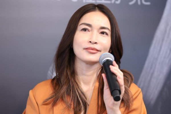 「忘れられないディナー」…長谷川京子、知人と“キャンドル揺れるテーブルで”満面の笑顔姿に「美しい」の声（WEBザテレビジョン） - Yahoo!ニュース