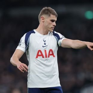 Barca eye Van de Ven, Liverpool in shock link with former player - Paper Round