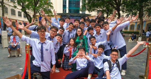 Короткие и содержательные поздравления учителям с 8 марта 2026 года.