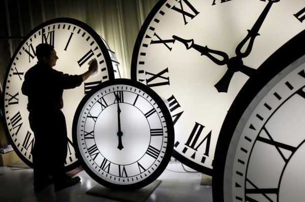 This weekend’s US clock change is a problem, and there’s a deep divide on how to fix it